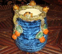 blue-vase-frog